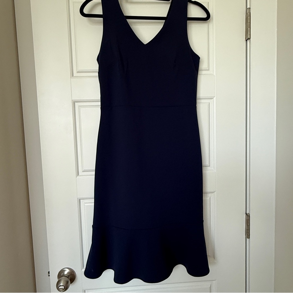 Banana Republic Timeless Navy Sleeveless V-Neck Sheath Dress Scallop Hem NWOT